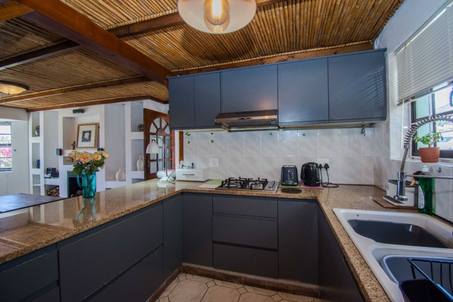 4 Bedroom Property for Sale in Mountainside Western Cape